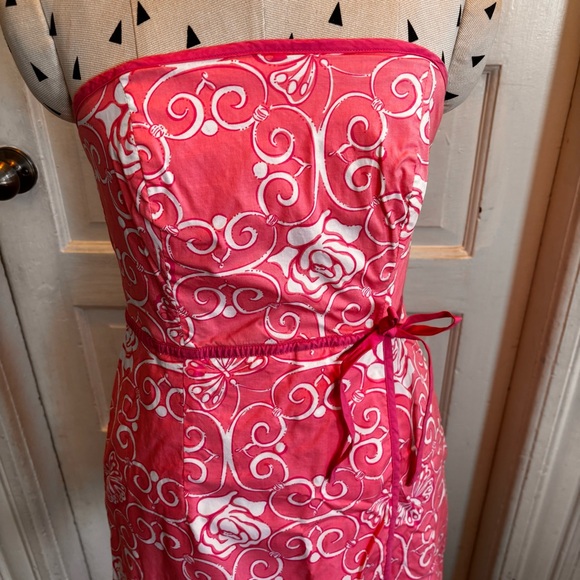 Vintage Lilly Pulitzer Strapless Dress
Y2K Palm Beach Vibes
Pink & White Cotton - Picture 3 of 12